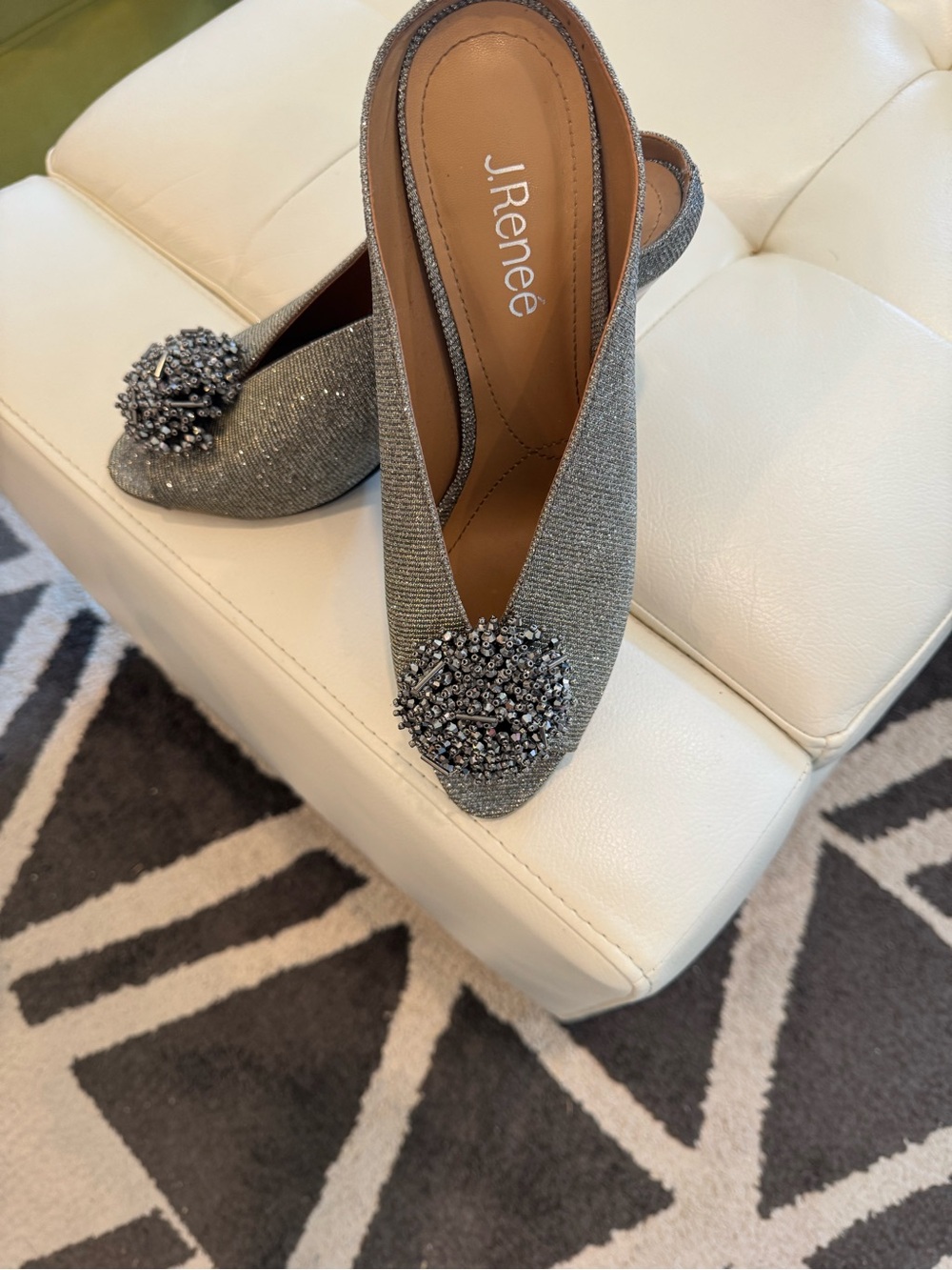 J. Renee Emilia Woman’s Silver Pewter Pumps Size 9